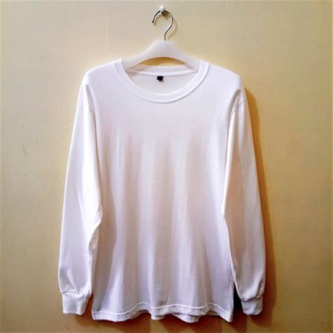 Kaos polos lengan panjang maniakaos com kaos biru lengan panjang, kaos polos lengan panjang menggunakan bahan 100 cotton yang nyaman digunakan varian lengan panjang ini sangat nyaman digunakan dan ujung di bagian pergelangan dipererat dengan bahan karet bahan yang. 36+ Terbaru Kaos Putih Polos Leher Panjang