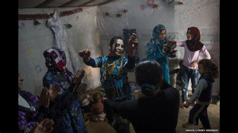 بالصور قصص عن معاناة اللاجئين في العالم Bbc News عربي