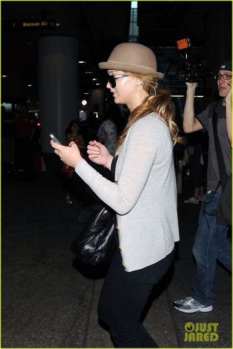 Jennifer Lawrence Bowler Hat Arrival Photo 2672594 Jennifer
