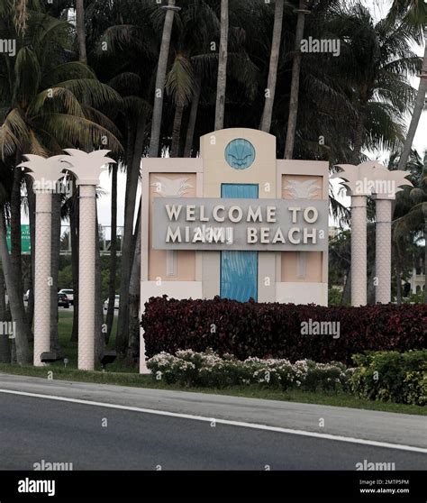 Welcome Miami Beach Sign Miami Hi Res Stock Photography And Images Alamy