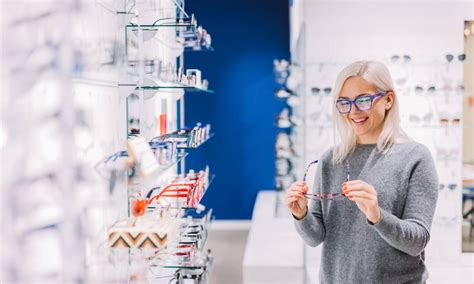 How To Choose The Right Eyeglass Frames New Optical Palace