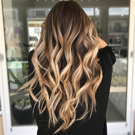 The hair is black at the root color and is gradually highlighted with brown and blonde shades. 50 Dark Brown Hair with Highlights Ideas for 2020 - Hair ...