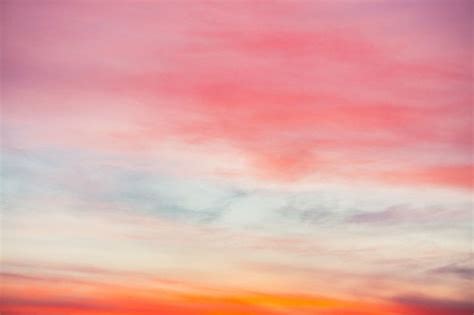 Premium Photo Sunset Sky With Pink Orange Light Clouds Laranja