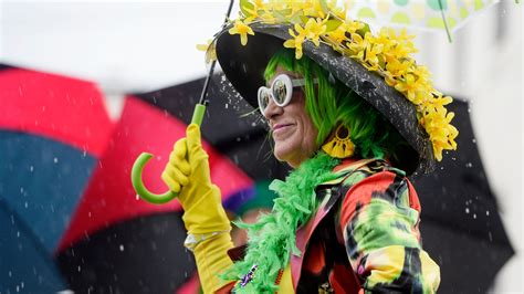 Asheville Mardi Gras Parade marches on despite rain