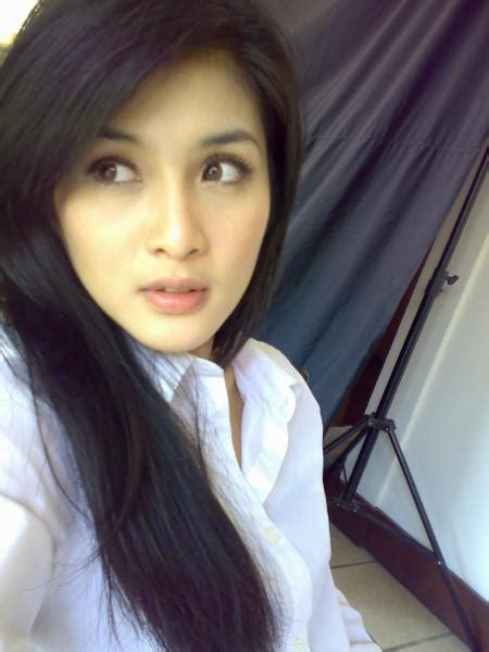 New Hot Actress Indonesias Actress And Model Sandra Dewi Photos And Biography