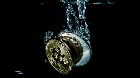 Get an overview of cryptocurrencies. Bitcoin sinking like a stone with cryptocurrency market in ...