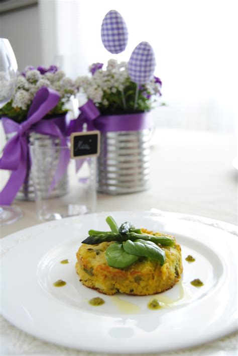 Di fagiolini 2 patate medie 1 pomodoro grande 1 cipolla 2. Tortino di patate, fagiolini e asparagi e mise en place ...