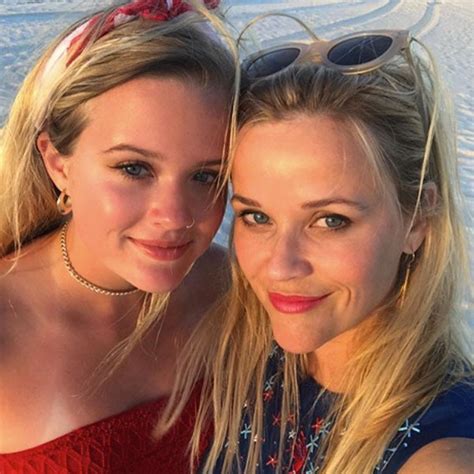 Smirking Sisters From Photographic Evidence Reese Witherspoon And Ava