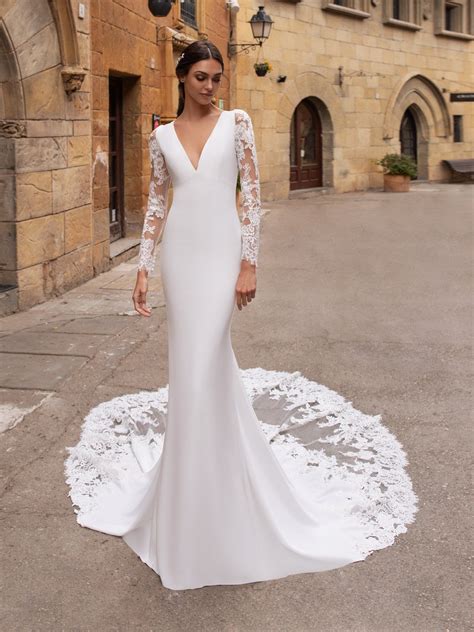 41 Best Winter Wedding Dresses 2021 Uk