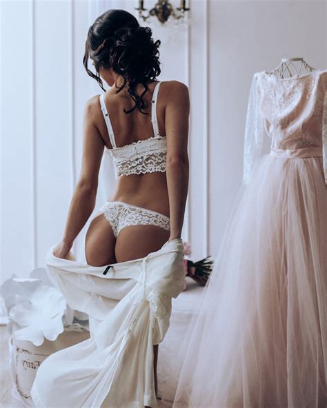 Top Bridal Boudoir Wedding Photography Ideas HMP