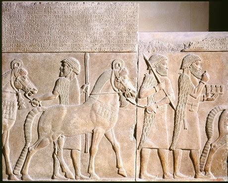 Bas Relief Depicting Tribute Palace Sargon Redaktionelles Stockfoto