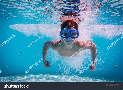 Boy Swim Swimming Pool Underwater Shoot Stock Photo Edit Now 605687897