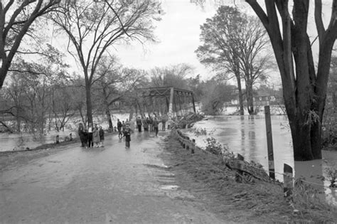 De plus, on trouve parfois un restaurant à proximité. The history of the Rexdale neighbourhood in Toronto