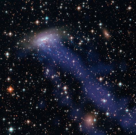 Hubble Views Spiral Galaxy Eso 137 001