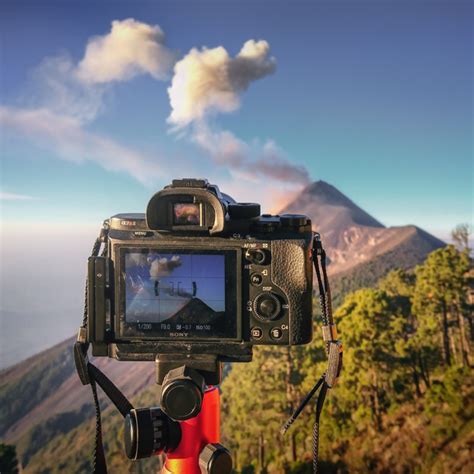 How I Photographed An Erupting Volcano In Front Of The Milky Way