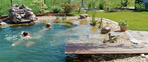 Den gartenteich im fruhling reinigen ndr de ratgeber garten. Badeteich im eigenen Garten - Schwimmteiche als privater ...