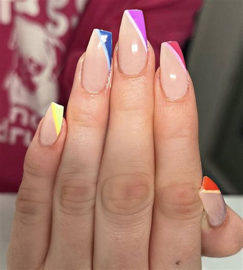 10 Iridescent French Manicure Ideas That Will Be Hot This Summer Bee