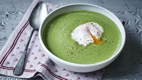 Add drops of lime juice if you. Easy spinach soup with a poached egg recipe - BBC Food