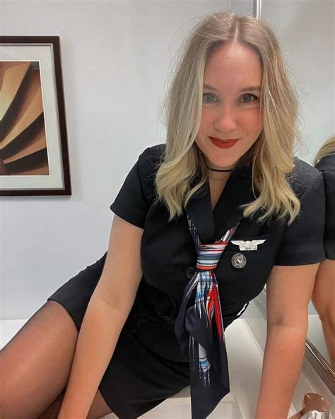 Pin By Richie Branaum On Come Fly With Me Flight Attendant Fashion Flight Attendant Hot Fly Girl