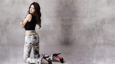 shin se kyung korean actress 4k 4 1424 wallpaper