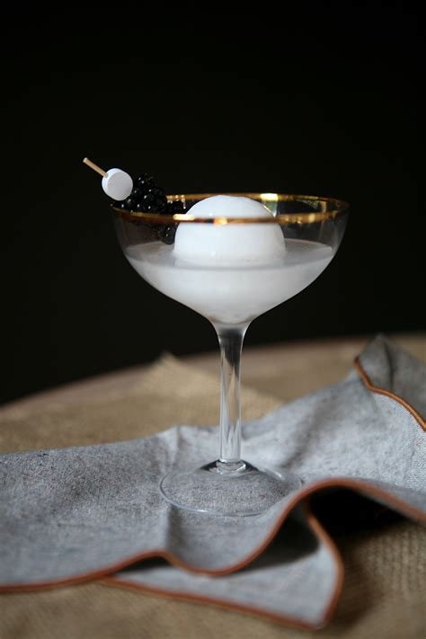 Full Moon Martini A Fancy Cocktail Recipe For Entertaining Fancy Cocktails Recipes Fancy