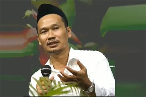 Profil Dan Biodata Gus Baha Ulama Ahli Tafsir Nusantara Lengkap Nama Umur Asal Hingga