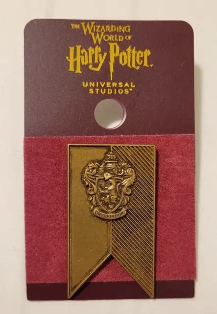 Universal Studios Wizarding World Of Harry Potter Gryffindor Crest