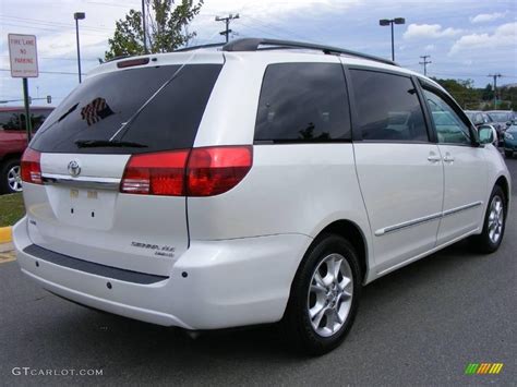 Natural White Toyota Sienna Xle Limited Photo