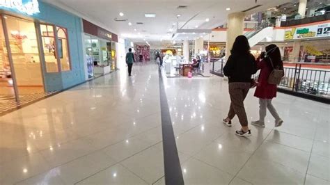 Beda Dengan Pasar Klitikan Dan Depok Yang Ramai Mall Di Solo Nampak