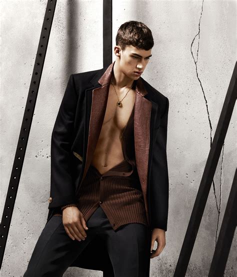 versace-fall-winter-2015-menswear-campaign-the-fashionisto