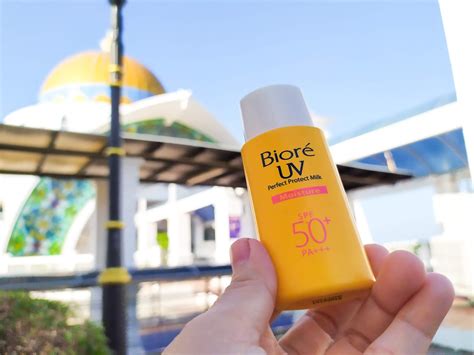 I have heard that biore is one of beauty and skincare gurus' holy grail sunscreen that is why when i won this product in the recent glamcon mnl. Review Biore UV Perfect Protect Milk Moisture - Catatan Emak