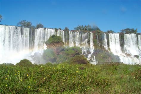 P0001361 Argentina Iguazu Falls Shields Around The World