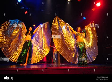 Belly Dancers Hi Res Stock Photography And Images Alamy