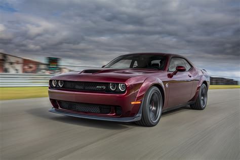 dodge reveals 2018 challenger srt hellcat widebody with demon inspired look autoevolution