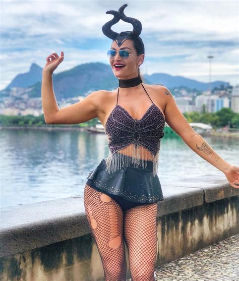 Laura Keller Aparece De Mal Vola Sexy Para Dia De Folia Quem Rio De Janeiro