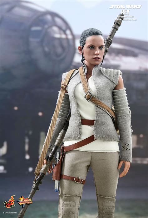 Hot Toys Star Wars The Force Awakens Rey Resistance Outfit