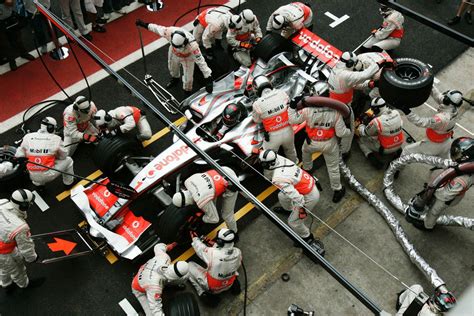 Changes to the front wing are rare, and f1 cars have enough fuel to last the entire race. Formula 1 pit stop ~ ARHGUZ