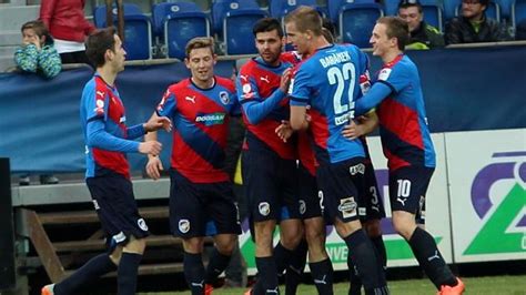 Plzeň dohrála poločas bez šancí na vyrovnání. Plzeň vyválčila těsnou výhru na Slovácku, Baroš smetl ...