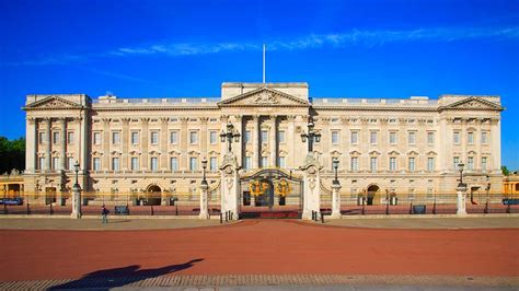 Queen Elizabeth Iis Home Buckingham Palace In Numbers 12 Surprising
