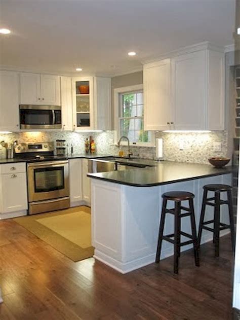 While many of us dream of wonderfully light, spacious kitchens where you can entertain, spend time with family and friends, cook together and, crucially, not get in each others way, this isn't always achievable. Beautiful small kitchen remodel (6) | Kitchen remodel small, Kitchen design small, Kitchen ...