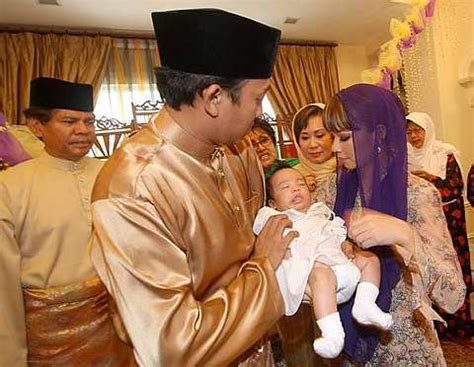 Nora danish sambut birthday anak sulungnya, dipuji kerana masih jemput bekas suami hadir. Gambar Sekitar Majlis Cukur Jambul Putra Rayqal Ramli ...