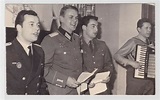 98329 Foto DDR Offiziere der NVA beim singen um 1980 Nr. 234587832526 ...