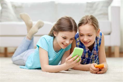 7 Reasons To Monitor Your Kids Cell Phone Use Noobie
