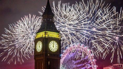 New Year Tributes To Late Queen As Fireworks Welcome In 2023 Bbc News