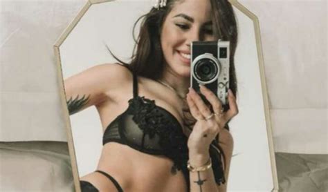 Giulia De Lellis posa bollente in intimo c è un tatuaggio proprio lì FOTO