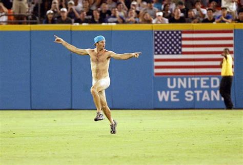 From Twickenham To The Super Bowl A History Of Streaking In Sports Sports Illustrated