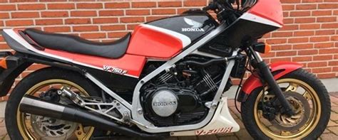 The v4's were started a year before with the 1982 honda magna vf750c and sabre vf750s but were adapted for the vf750f in. Honda VF 750 F ( interceptor) - 1983 - Transmission: 6 ...