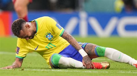 La Blessure La Cheville De Neymar L Exclut Du Match Du Br Sil Contre