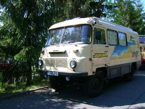 Robur LD Allrad Bus stand noch auf dem Parkplatz vor dem ...