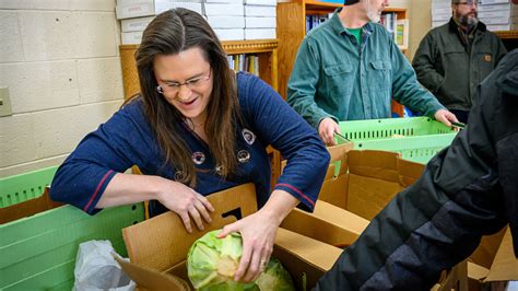 Volunteer at a food bank near you! Fighting Irish Fighting Hunger hosts mobile food pantry ...
